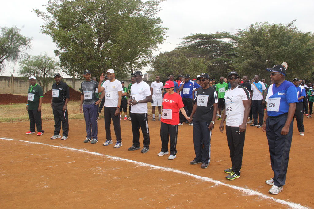 The Governor with Chief Executive Officers of financial institutions at the start of the CEOs Run